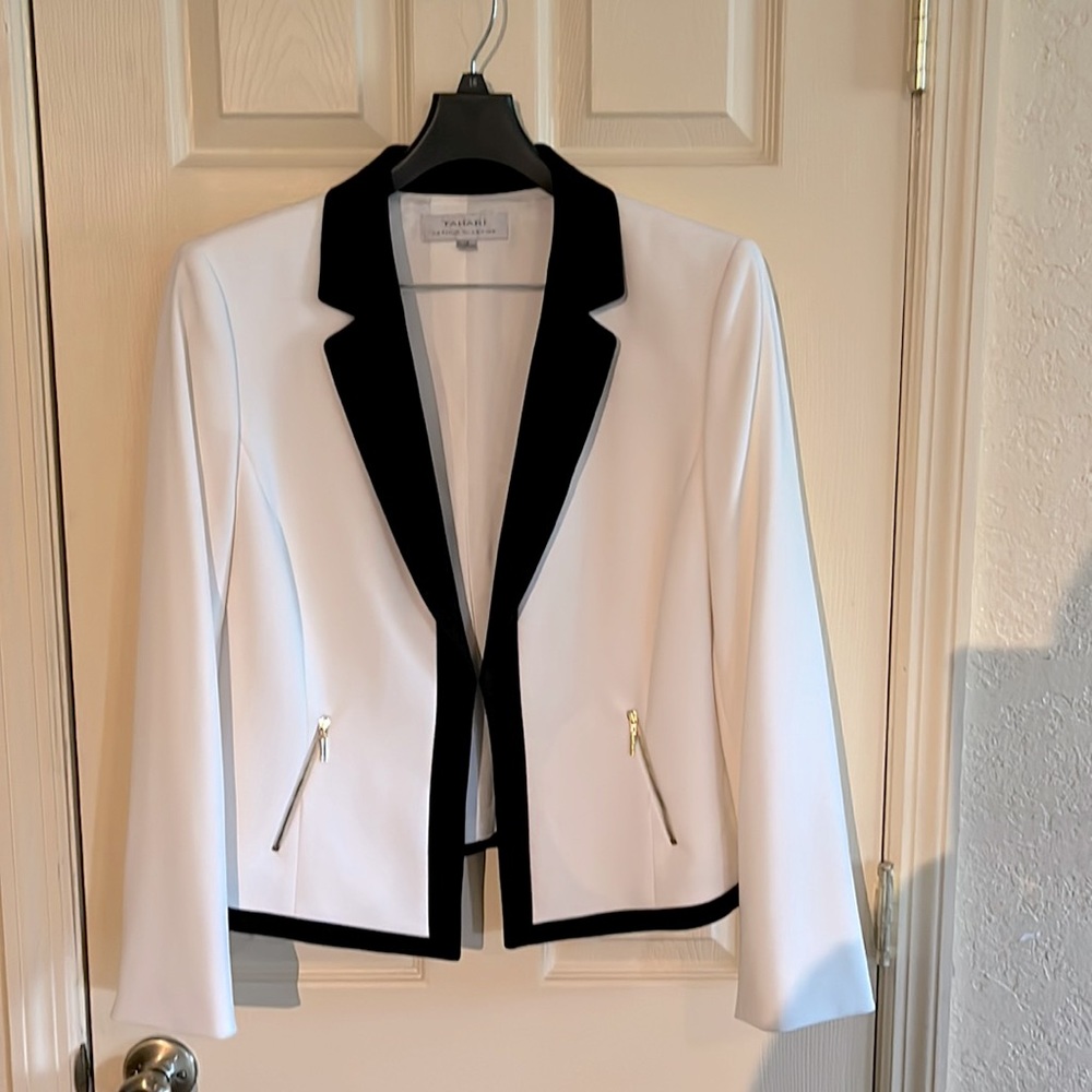 2 piece white Tahari suit almost new